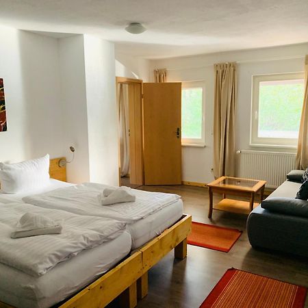 Landhotel Cafe Praelank Нойштрелиц Экстерьер фото